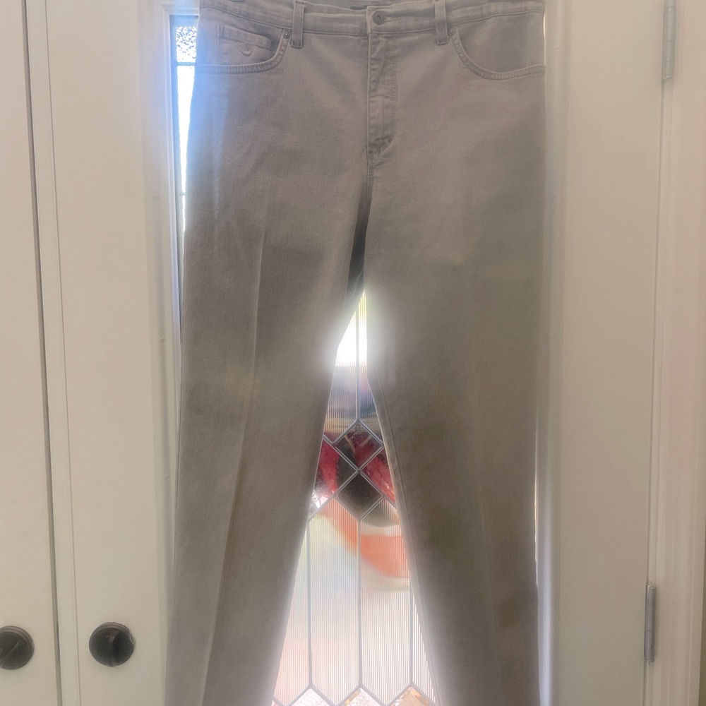 Like New Dove Gray Gloria Vanderbilt Amanda Jeans 14 Average